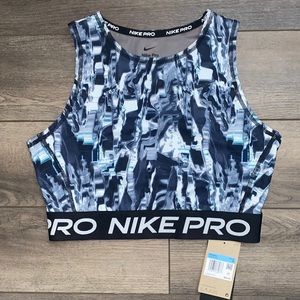 Women’s Nike pro training top size medium NWT